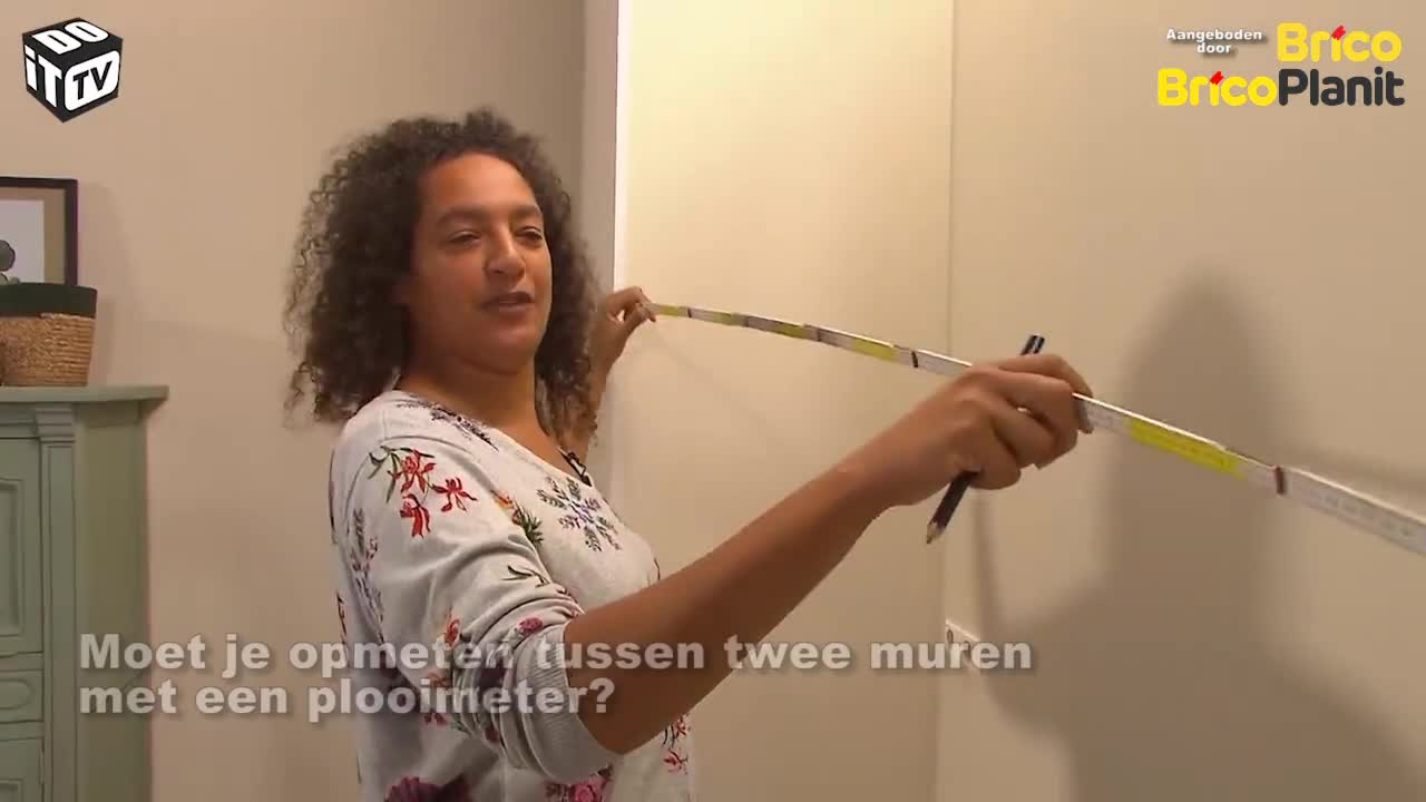 Hoe meet je tussen twee muren?